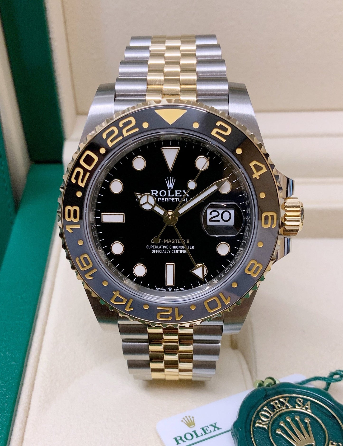 Rolex replica GMT-Master II 126713GRNR Bi-Colour