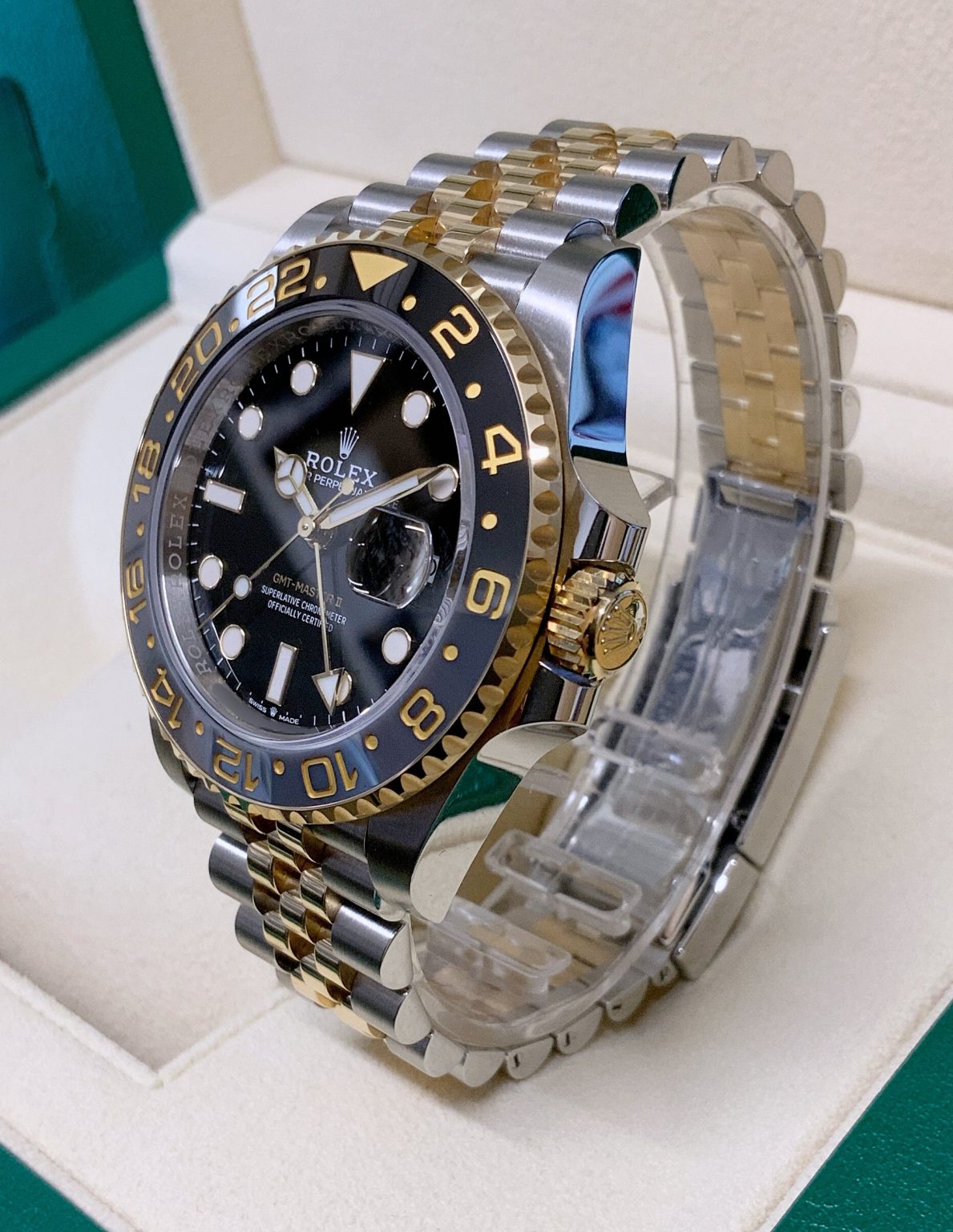 Rolex replica GMT-Master II 126713GRNR Bi-Colour